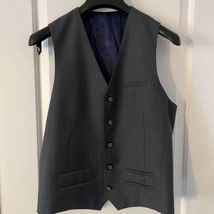 GRAY LINED MATINIQUE VEST, SIZE US 40